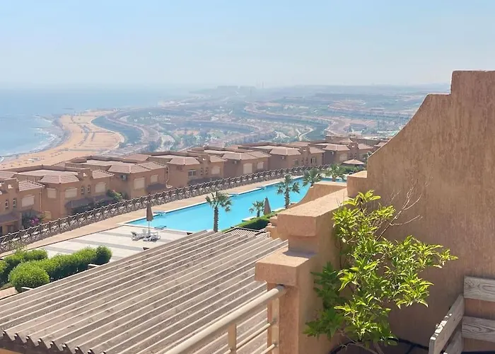 Rooftop In Ainsokhnatelal, Families Only, No Pets Allowed شقة *